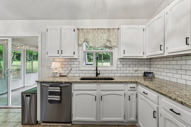 710 Greenbriar Lane, Lindenhurst, IL 60046