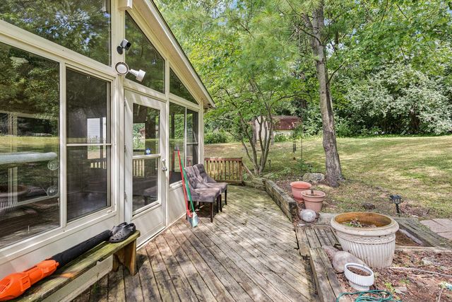 710 Greenbriar Lane, Lindenhurst, IL 60046