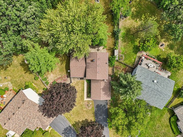 710 Greenbriar Lane, Lindenhurst, IL 60046