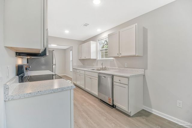 6044 Champion Oaks Dr, Pensacola, FL 32526