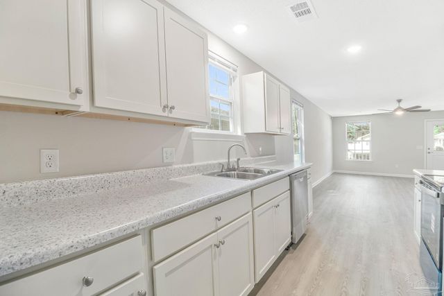 6044 Champion Oaks Dr, Pensacola, FL 32526