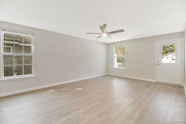 6044 Champion Oaks Dr, Pensacola, FL 32526