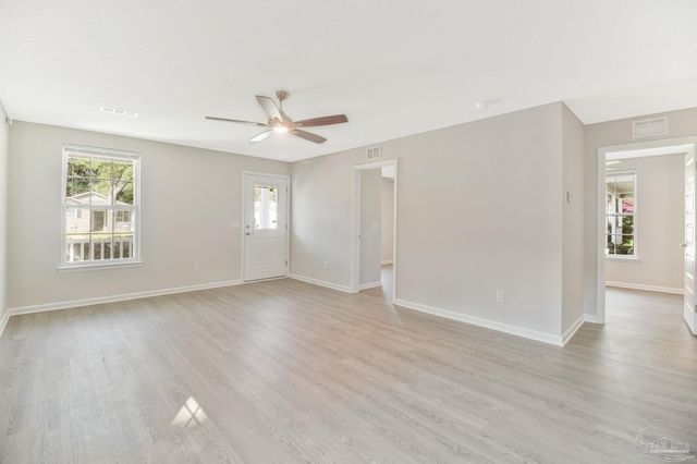 6044 Champion Oaks Dr, Pensacola, FL 32526