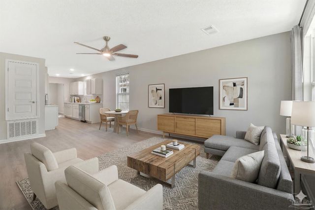 6044 Champion Oaks Dr, Pensacola, FL 32526