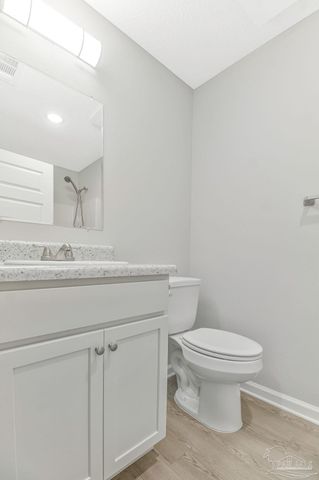 6044 Champion Oaks Dr, Pensacola, FL 32526