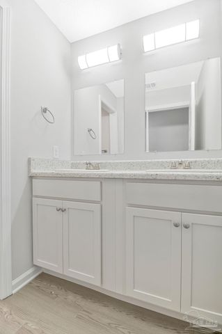 6044 Champion Oaks Dr, Pensacola, FL 32526