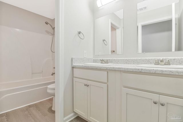 6044 Champion Oaks Dr, Pensacola, FL 32526