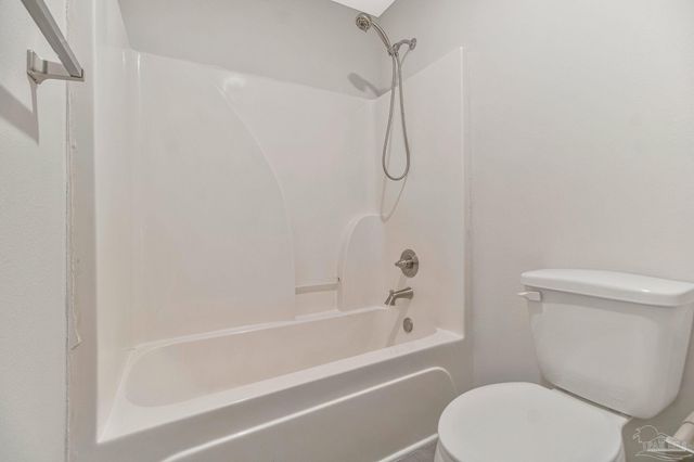 6044 Champion Oaks Dr, Pensacola, FL 32526