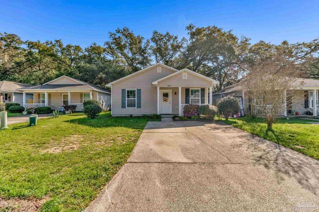 6044 Champion Oaks Dr, Pensacola, FL 32526