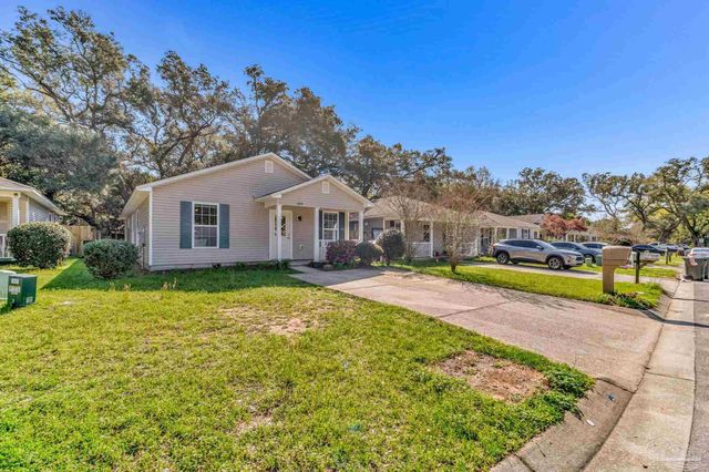 6044 Champion Oaks Dr, Pensacola, FL 32526