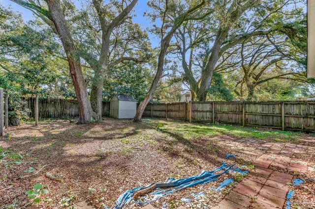 6044 Champion Oaks Dr, Pensacola, FL 32526