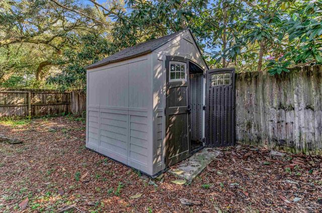 6044 Champion Oaks Dr, Pensacola, FL 32526