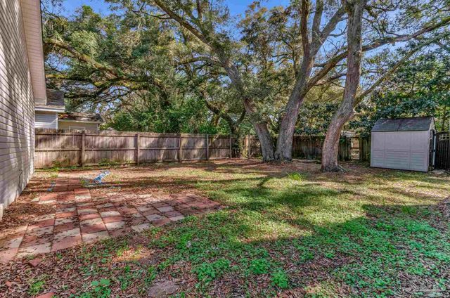 6044 Champion Oaks Dr, Pensacola, FL 32526