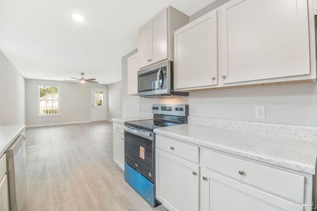 6044 Champion Oaks Dr, Pensacola, FL 32526