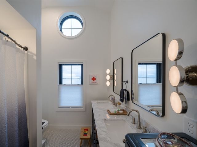 6 Nut Island Ave, Quincy, MA 02169