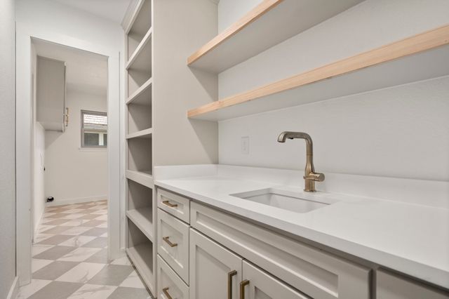 906 Purdue Drive, Arlington, TX 76012