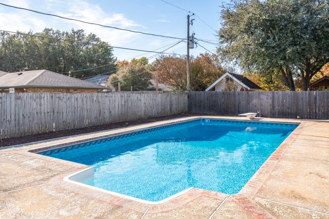 906 Purdue Drive, Arlington, TX 76012