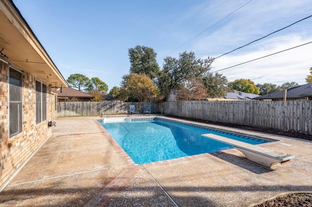 906 Purdue Drive, Arlington, TX 76012