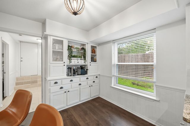 3732 Kiest Knoll Drive, Dallas, TX 75233