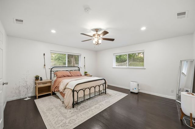 3732 Kiest Knoll Drive, Dallas, TX 75233