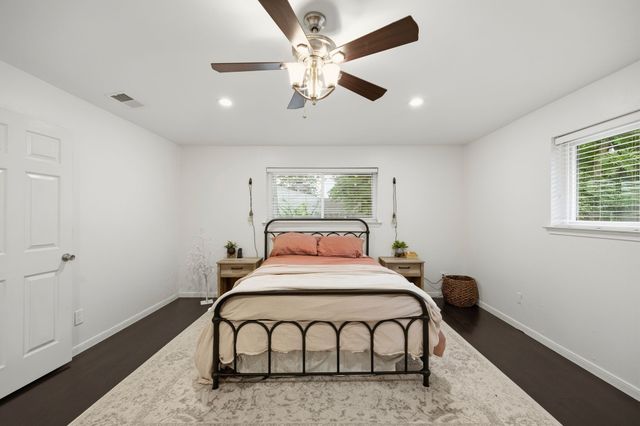 3732 Kiest Knoll Drive, Dallas, TX 75233