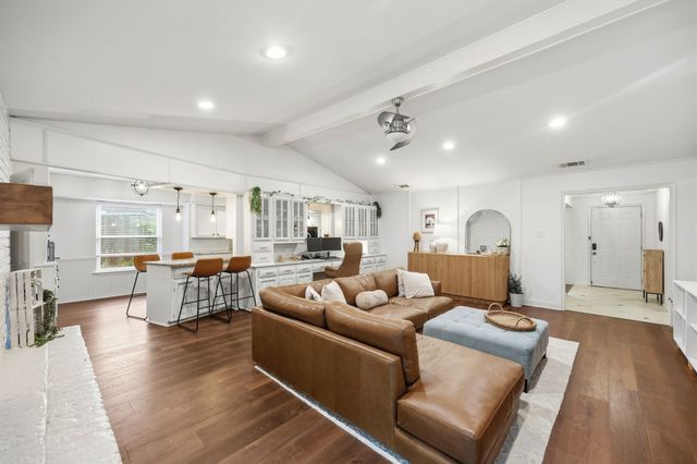 3732 Kiest Knoll Drive, Dallas, TX 75233