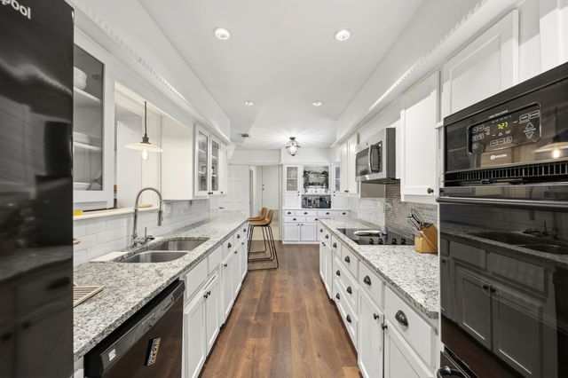 3732 Kiest Knoll Drive, Dallas, TX 75233