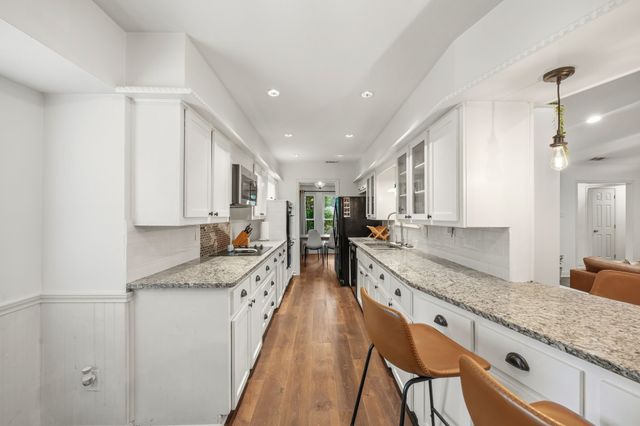 3732 Kiest Knoll Drive, Dallas, TX 75233