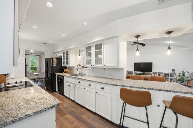 3732 Kiest Knoll Drive, Dallas, TX 75233