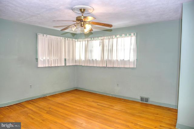 133 VILLANOVA DR, Lawrence, NJ 08648