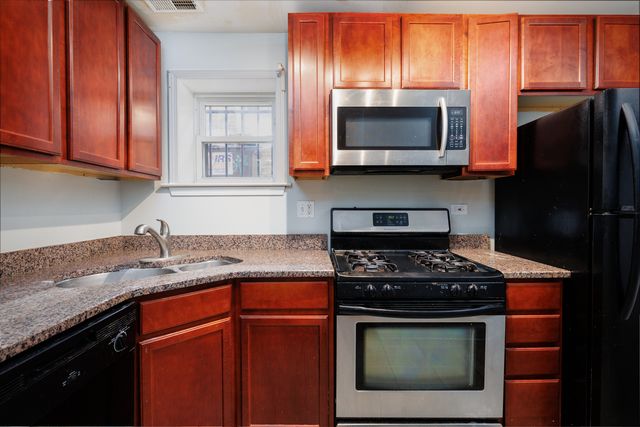 6345 N Washtenaw Avenue GW, Chicago, IL 60659