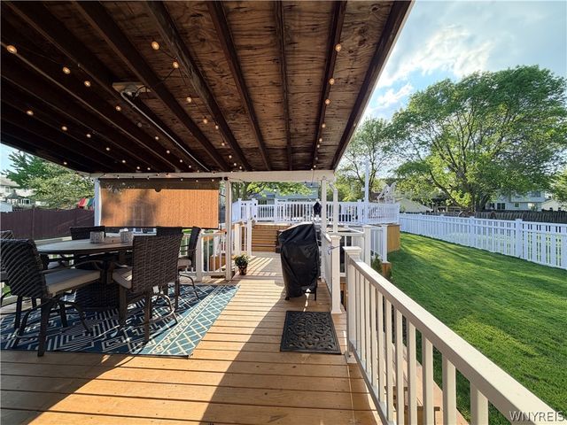 39 Fawn Trail, West Seneca, NY 14224