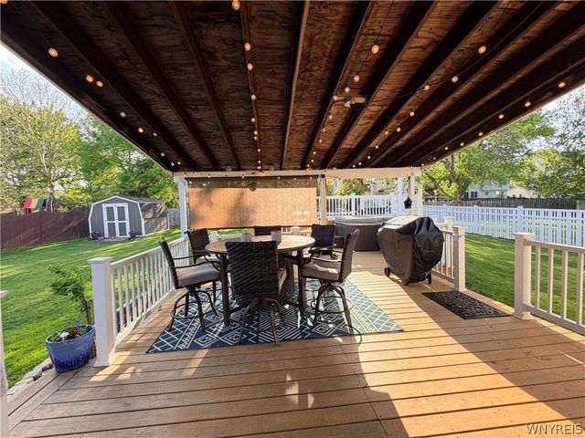 39 Fawn Trail, West Seneca, NY 14224