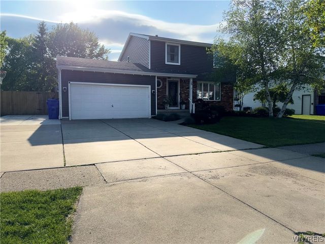 39 Fawn Trail, West Seneca, NY 14224