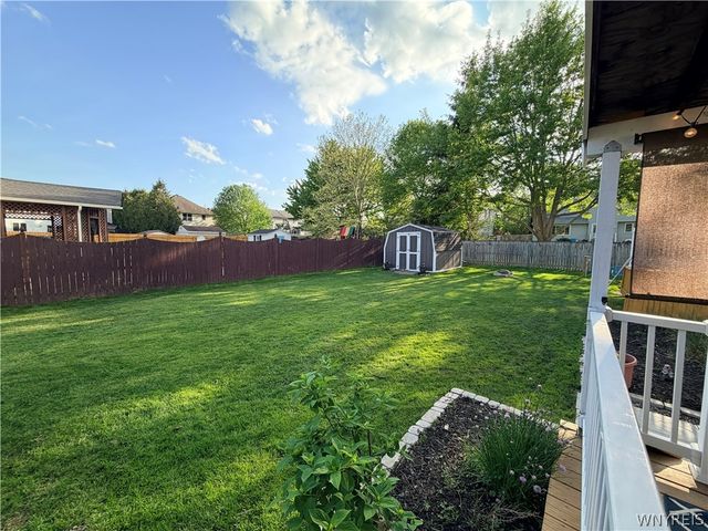 39 Fawn Trail, West Seneca, NY 14224