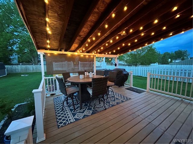 39 Fawn Trail, West Seneca, NY 14224