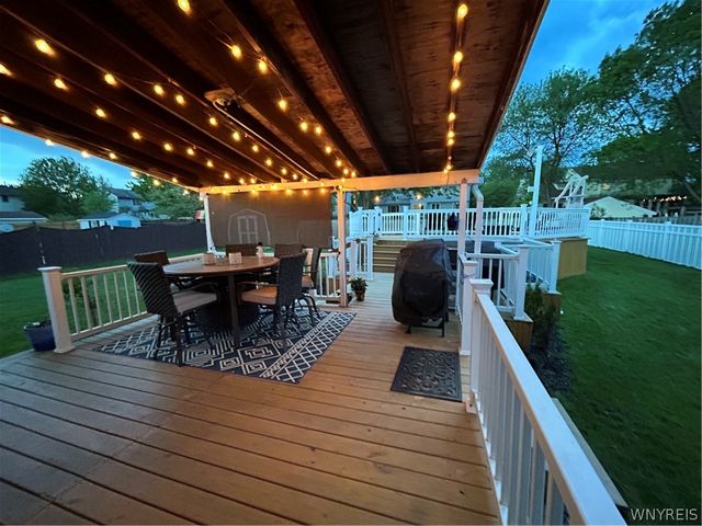 39 Fawn Trail, West Seneca, NY 14224