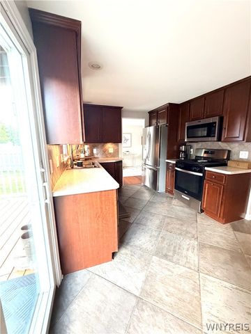 39 Fawn Trail, West Seneca, NY 14224