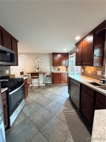 39 Fawn Trail, West Seneca, NY 14224