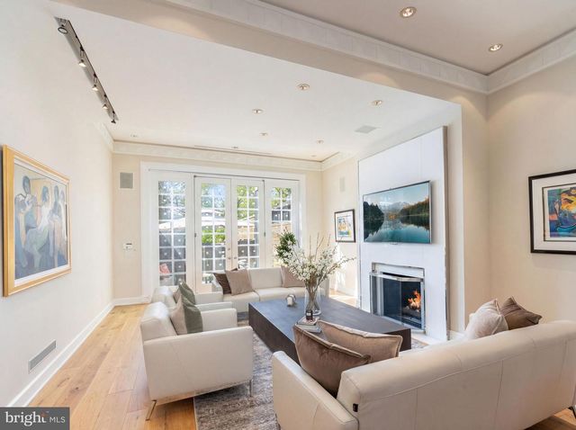 254 S 3RD ST, Philadelphia, PA 19106