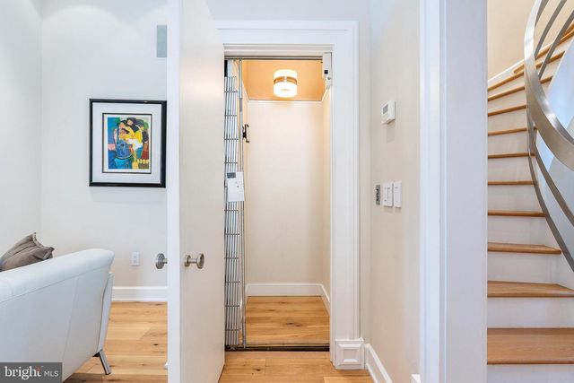 254 S 3RD ST, Philadelphia, PA 19106