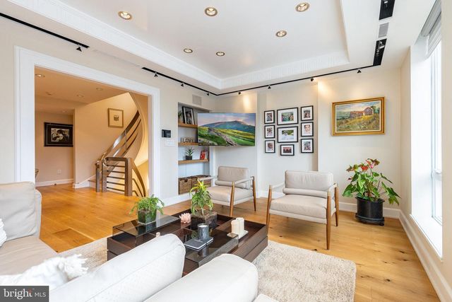 254 S 3RD ST, Philadelphia, PA 19106