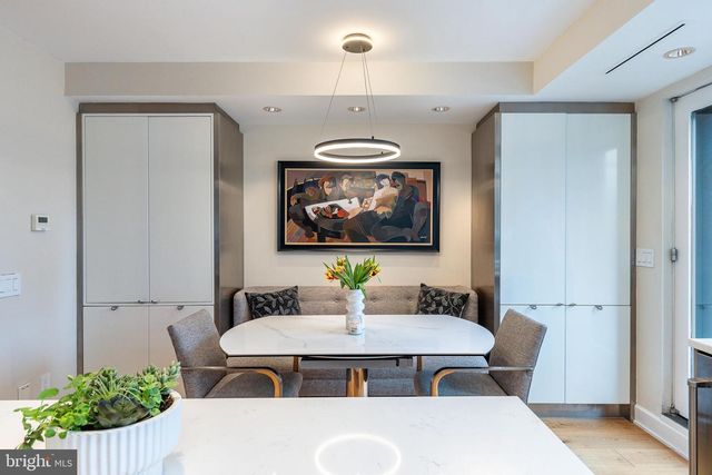 254 S 3RD ST, Philadelphia, PA 19106