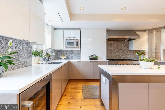 254 S 3RD ST, Philadelphia, PA 19106