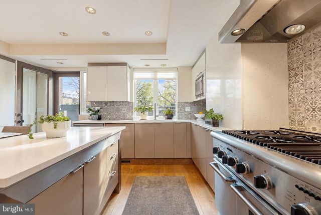 254 S 3RD ST, Philadelphia, PA 19106