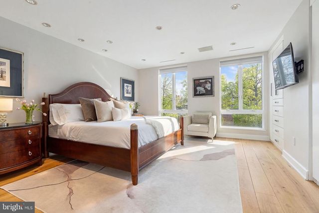 254 S 3RD ST, Philadelphia, PA 19106