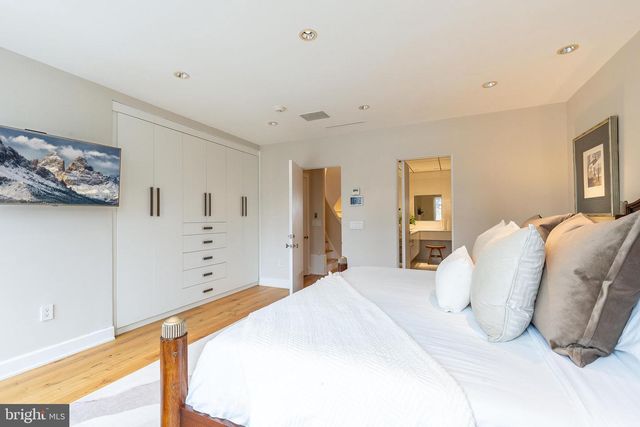 254 S 3RD ST, Philadelphia, PA 19106