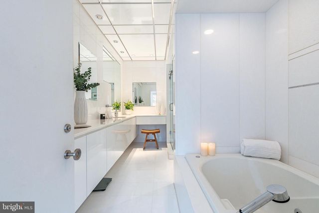 254 S 3RD ST, Philadelphia, PA 19106