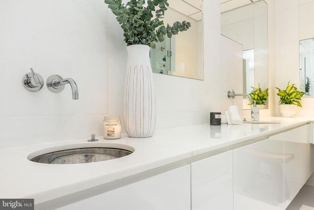 254 S 3RD ST, Philadelphia, PA 19106