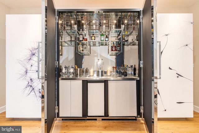 254 S 3RD ST, Philadelphia, PA 19106